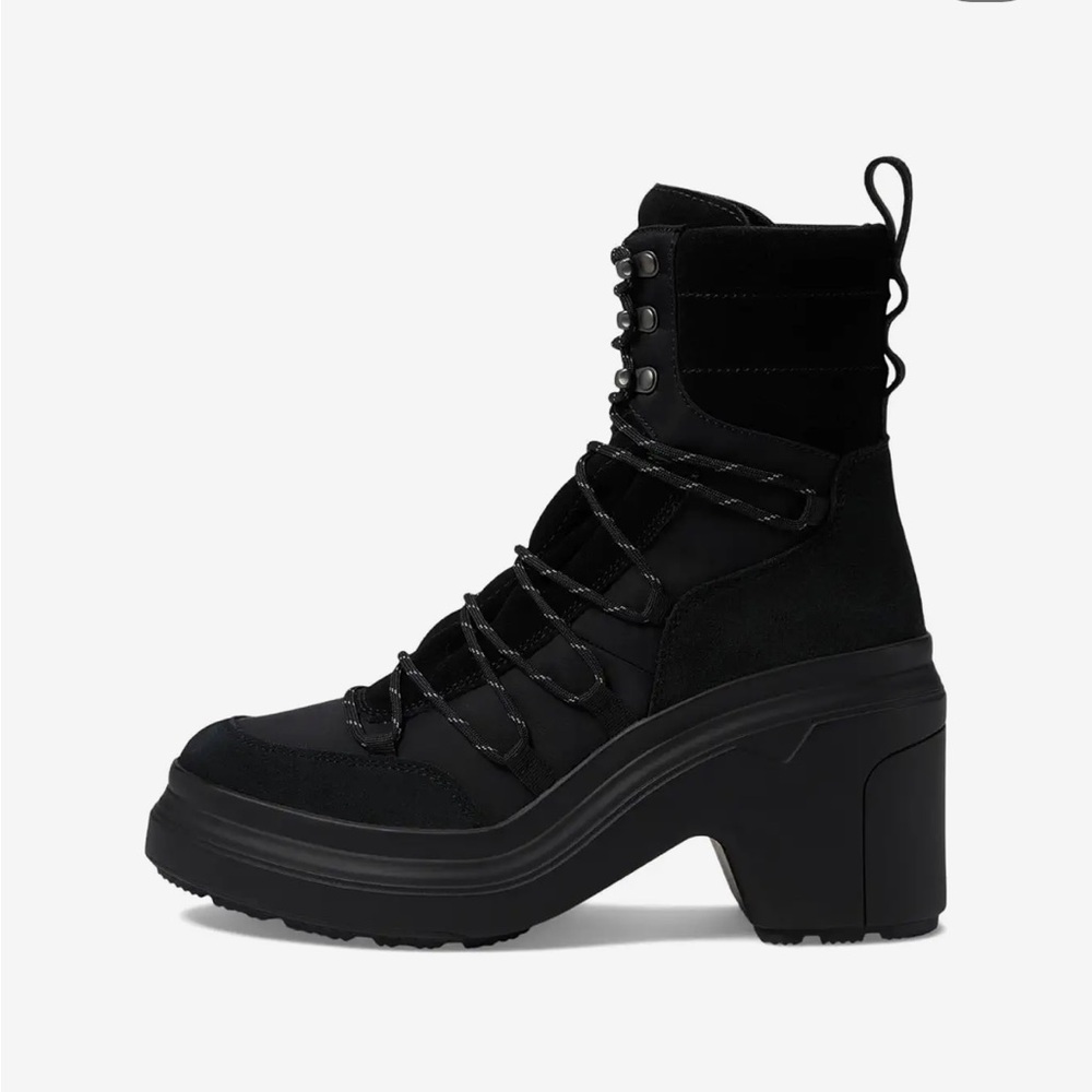 HUNTER LACE UP BOOT NWOB